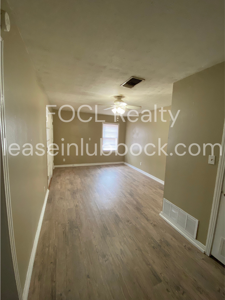 3418 32nd St - Photo 3 of 8
