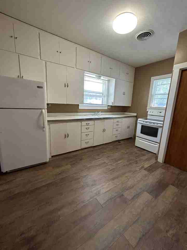 109 W Lindburg St - Photo 3 of 12