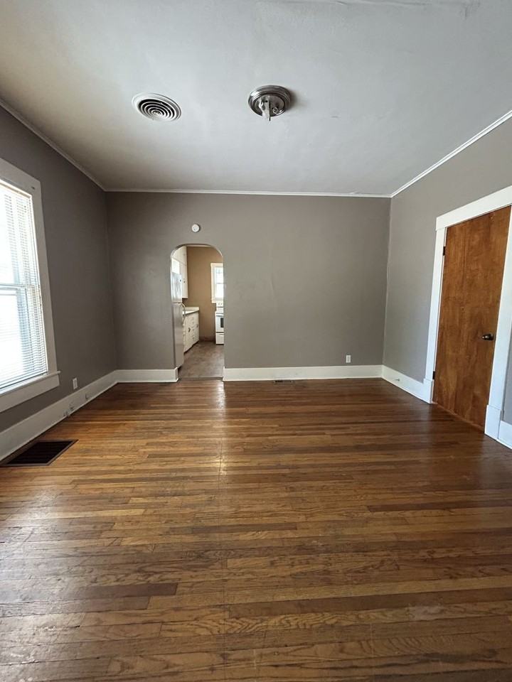 109 W Lindburg St - Photo 4 of 12