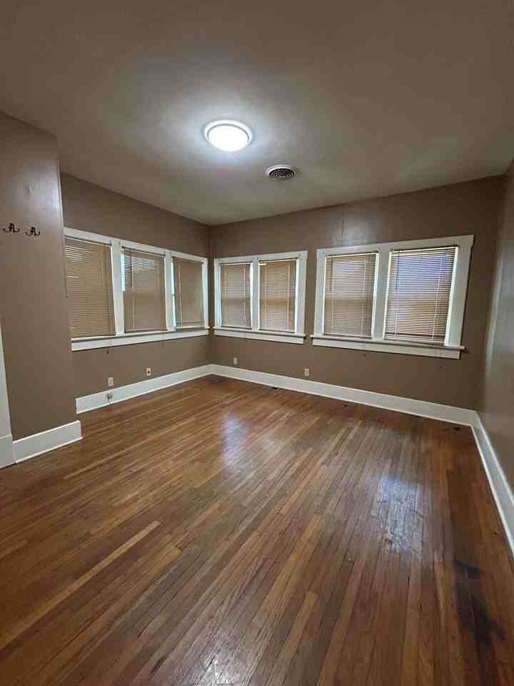 109 W Lindburg St - Photo 5 of 12