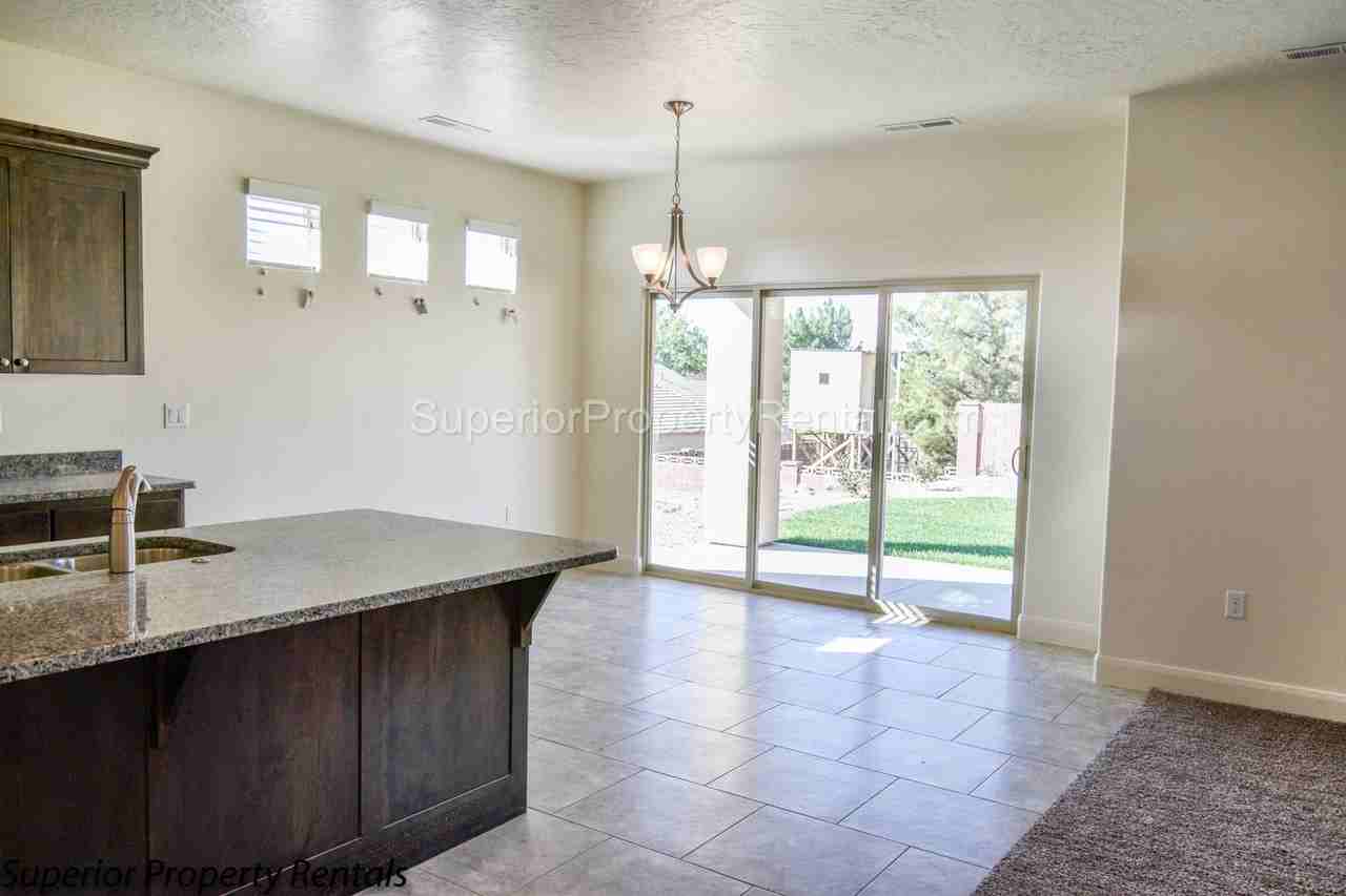 2354 S 2010 E - Photo 4 of 18