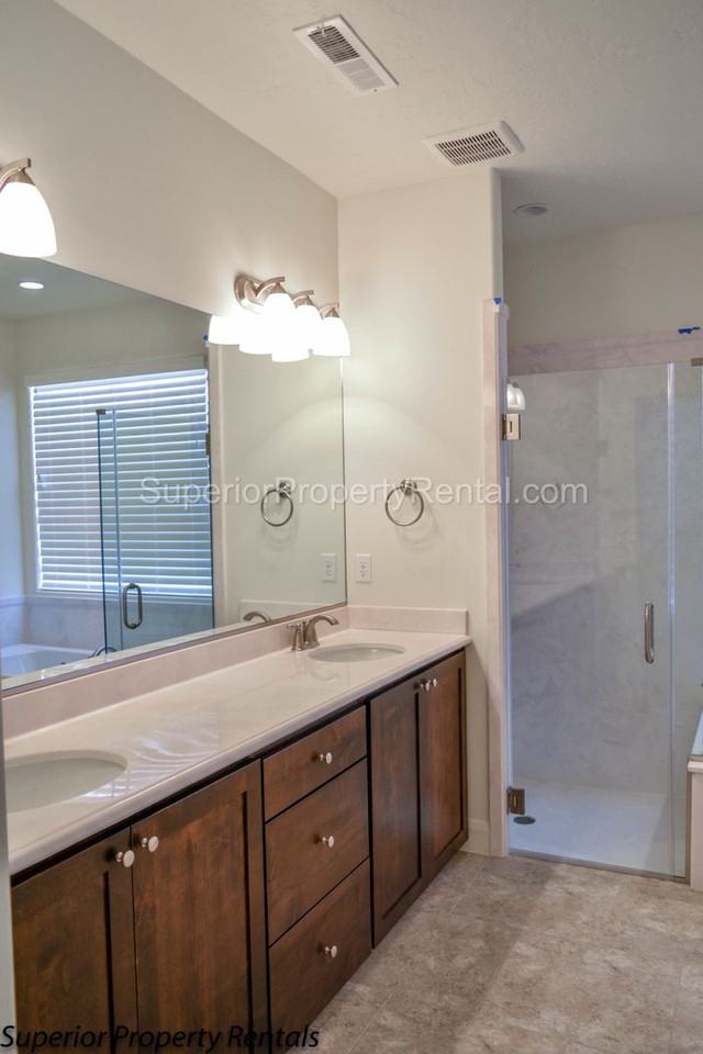 2354 S 2010 E - Photo 6 of 18