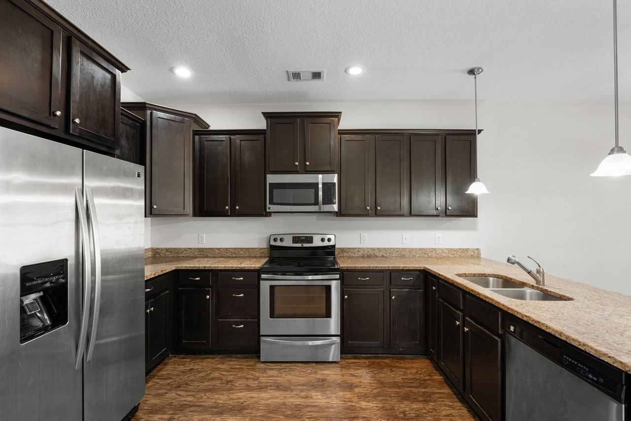 108 Ledbury Cv - Photo 2 of 26