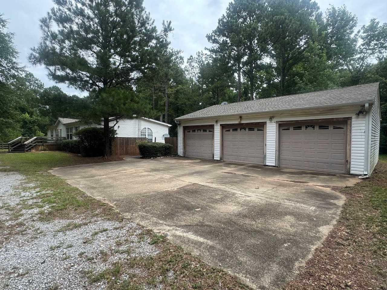 5488 Rigsby Rd - Photo 2 of 32