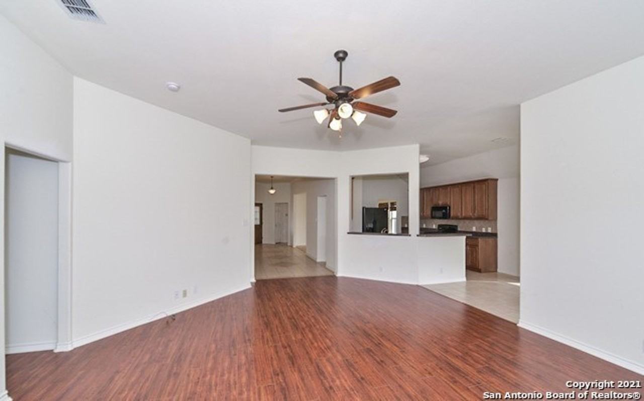 15713 Fair Ln - Photo 2 of 10