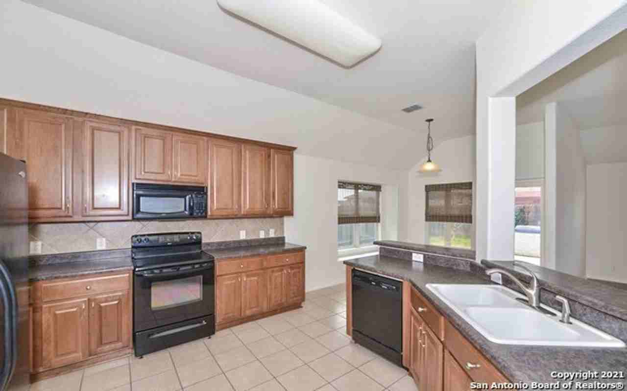 15713 Fair Ln - Photo 3 of 10