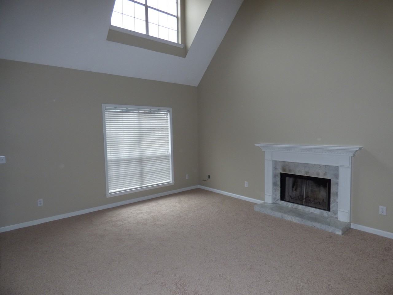 205 Brookhollow Dr - Photo 2 of 9