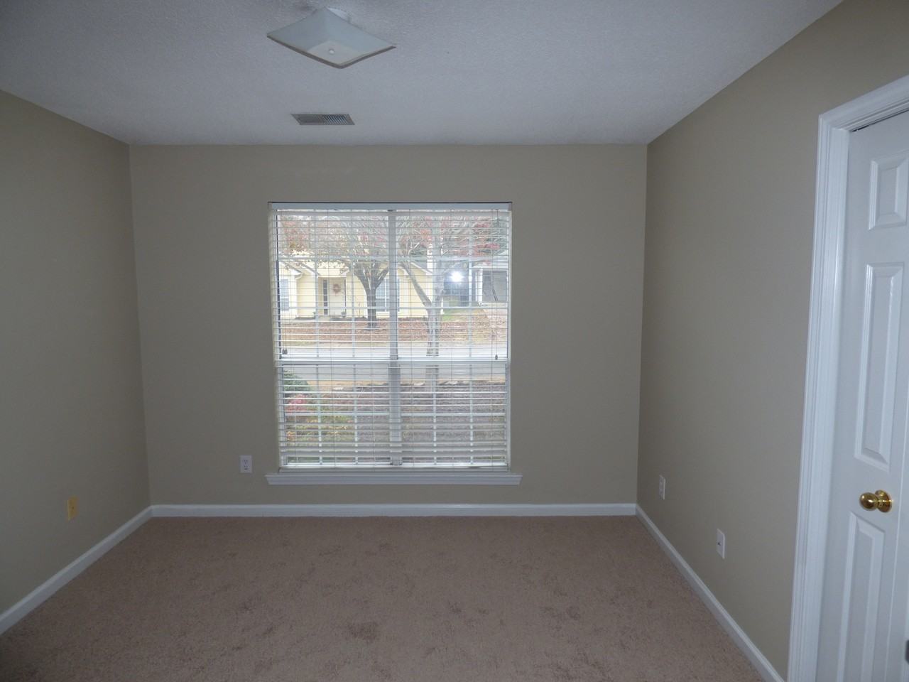 205 Brookhollow Dr - Photo 6 of 9
