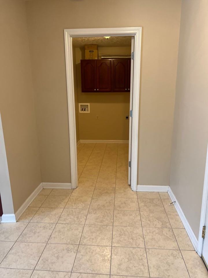 110 Maverick St - Photo 6 of 12