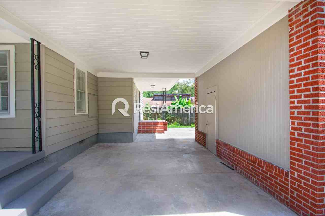 940 Dillworth St - Photo 3 of 25