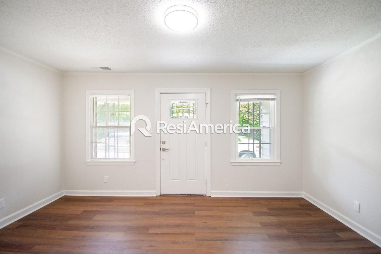 940 Dillworth St - Photo 5 of 25