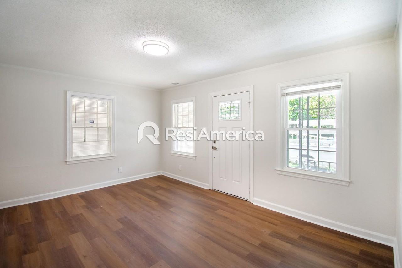940 Dillworth St - Photo 6 of 25