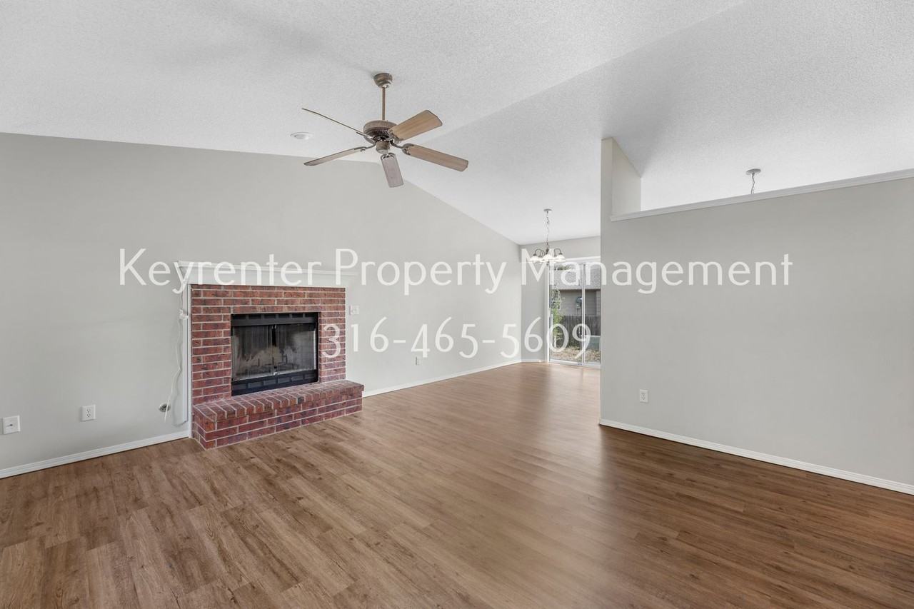1610 E Summerwood St - Photo 2 of 19