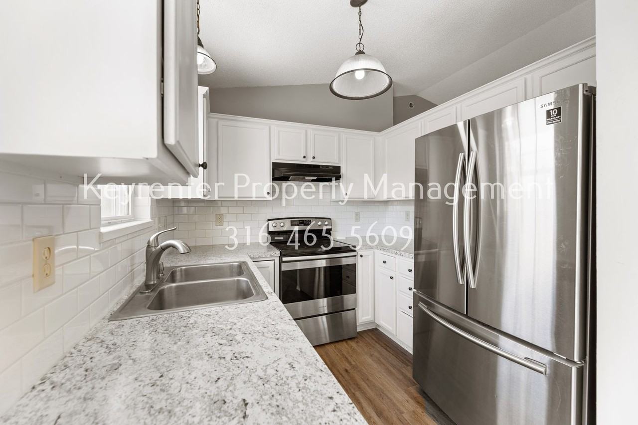 1610 E Summerwood St - Photo 3 of 19