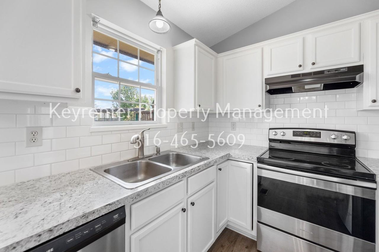 1610 E Summerwood St - Photo 4 of 19