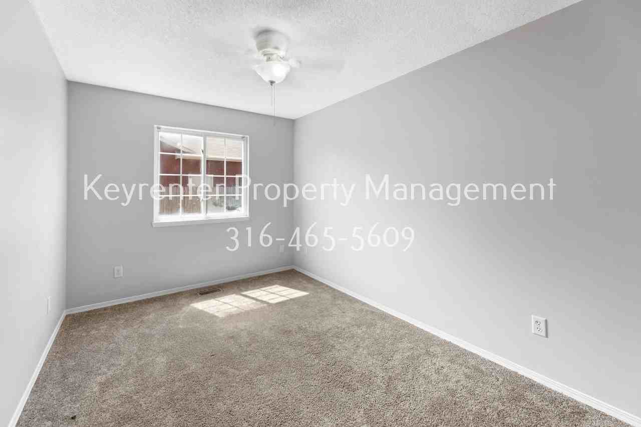 1610 E Summerwood St - Photo 5 of 19