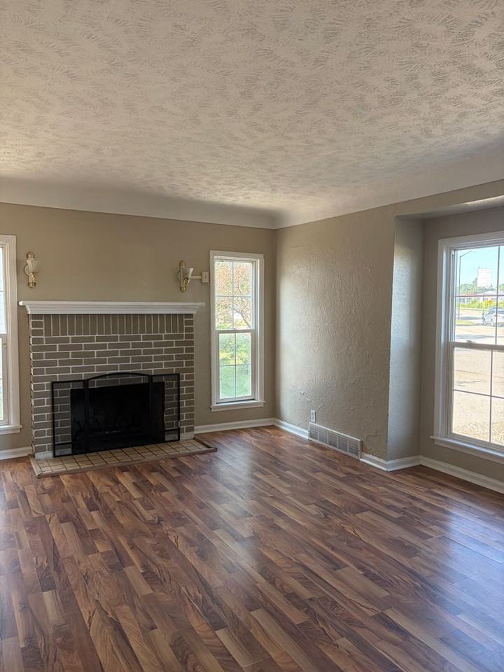 137 Highland Ave - Photo 3 of 13