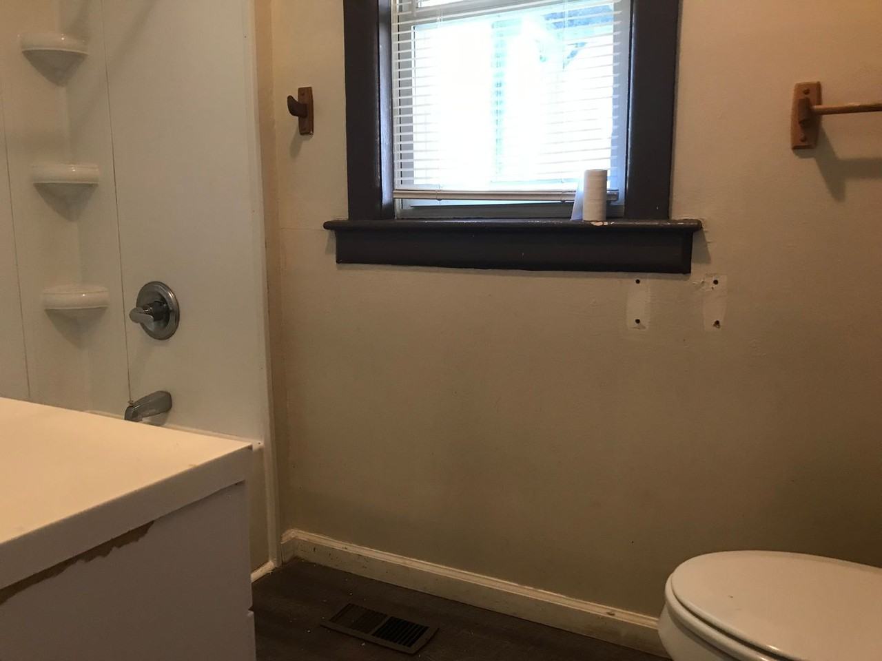 1017 Virginia Ave - Photo 7 of 9