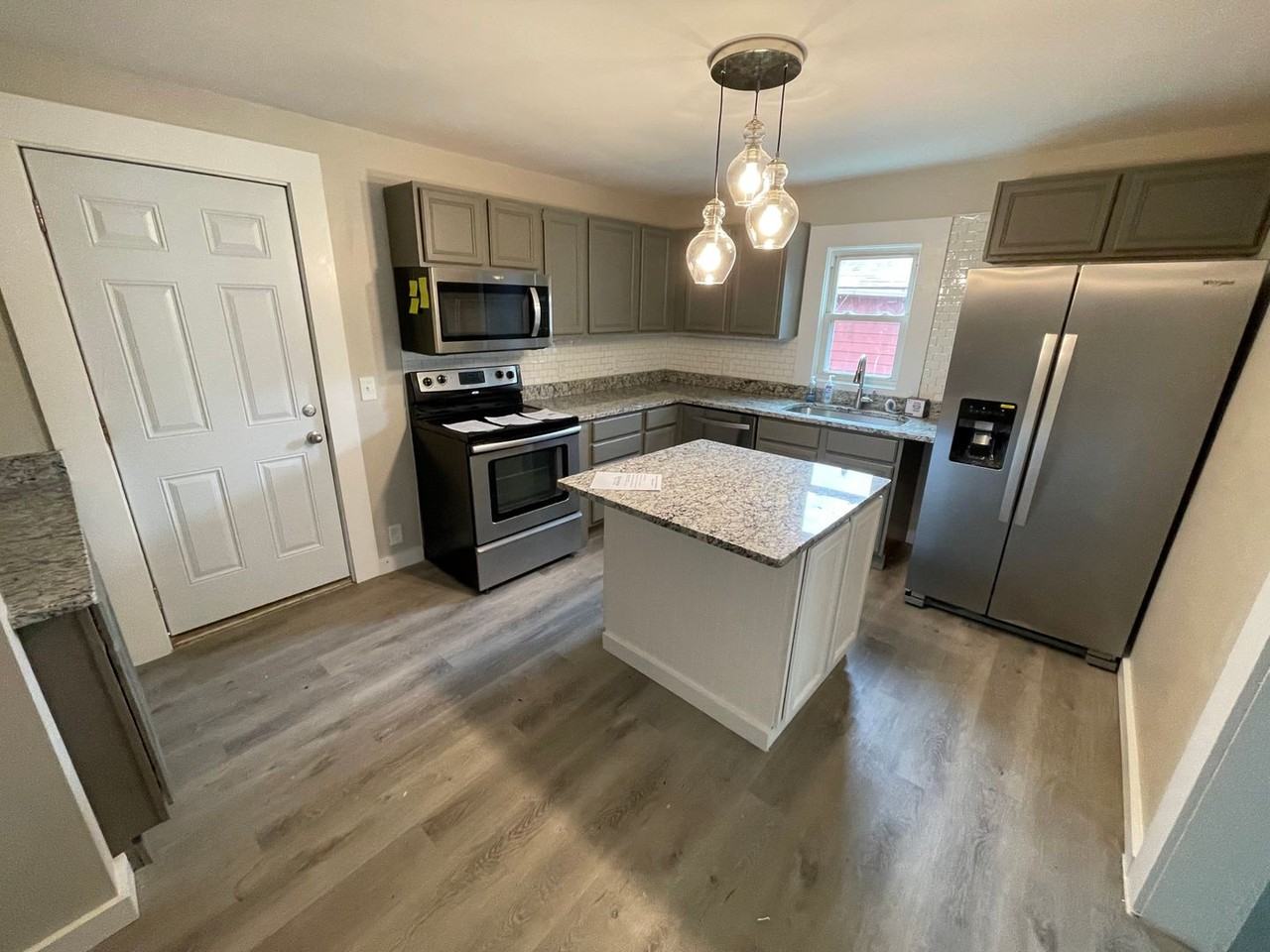3726 Cate Ave - Photo 3 of 9