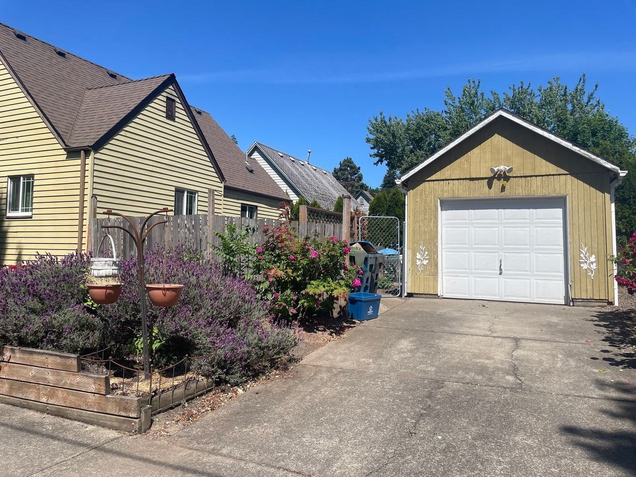 720 Rosemont Ave Nw - Photo 2 of 3