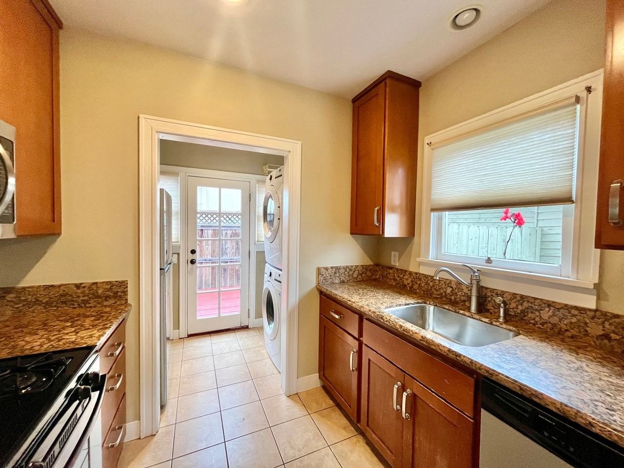 2919 Suncrest Dr - Photo 4 of 14