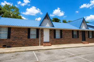 featured image of 208 E 17th St