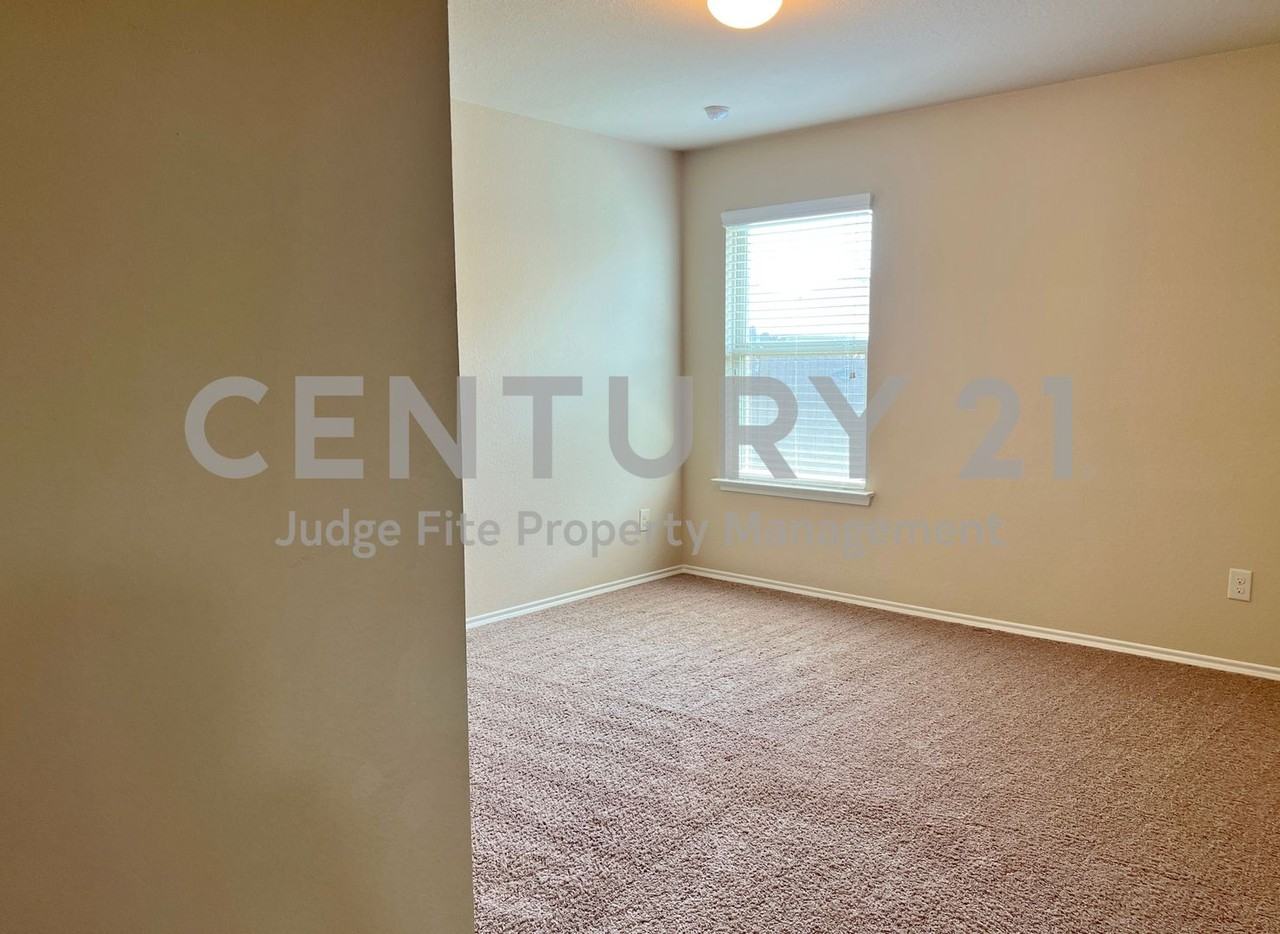 222 Thoroughbred St - Photo 7 of 14