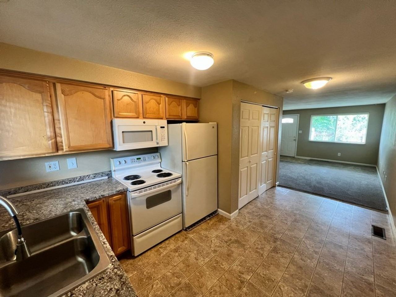 1050 I St - Photo 3 of 7
