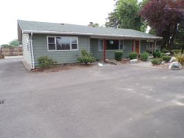 featured image of 882/884 N Ross Ln.