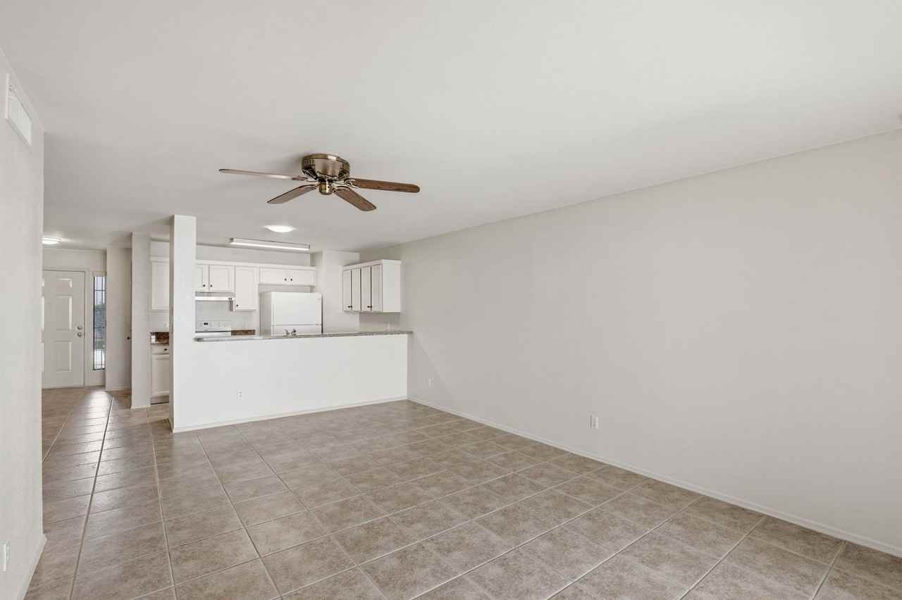 18624 N 93rd Ave - Photo 4 of 25