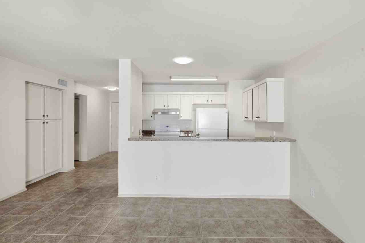 18624 N 93rd Ave - Photo 5 of 25