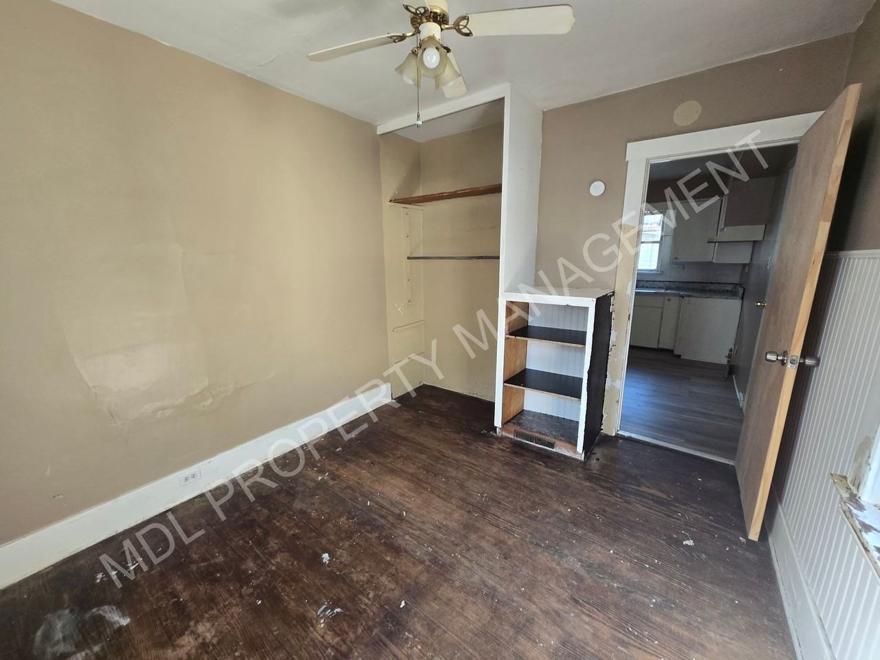 2257 S Niagara St - Photo 3 of 13