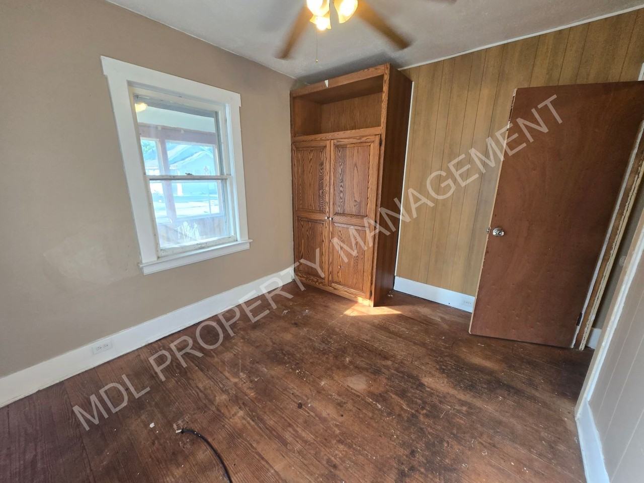 2257 S Niagara St - Photo 5 of 13