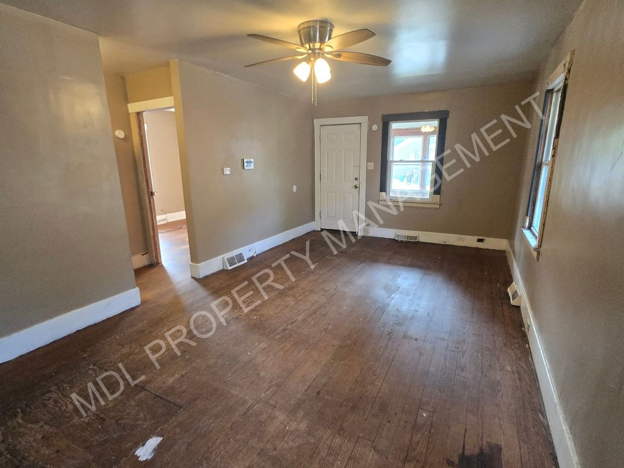 2257 S Niagara St - Photo 7 of 13