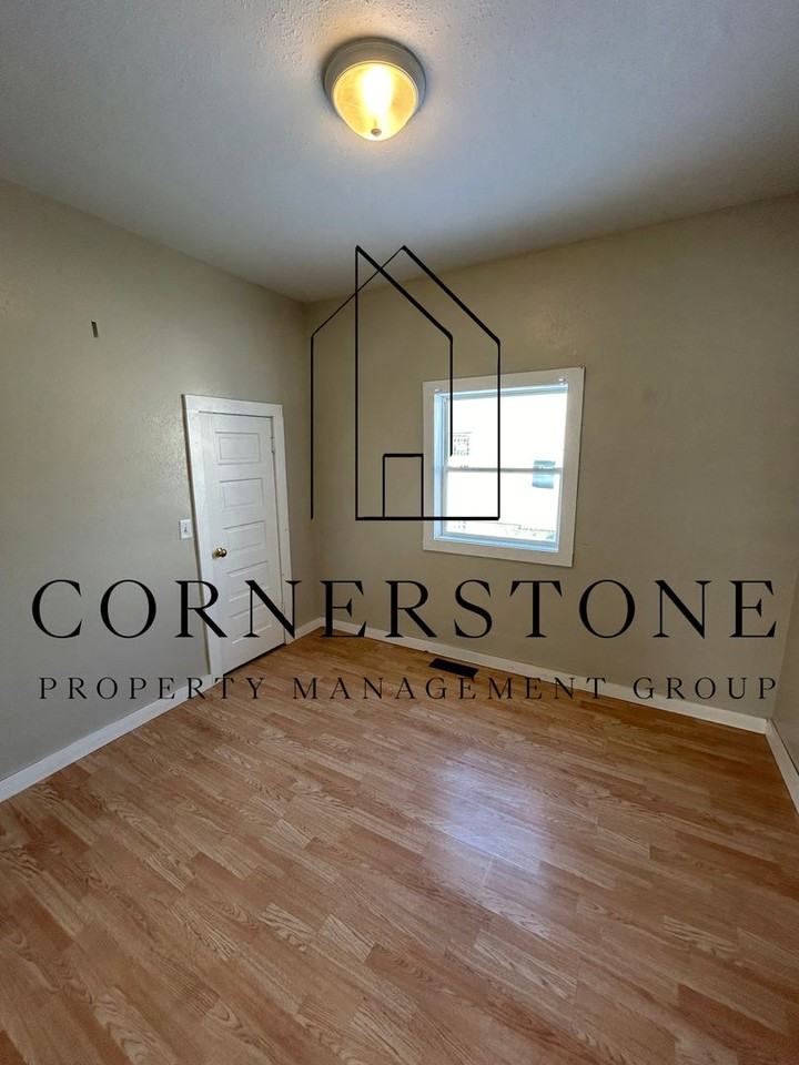105 3rd St - Photo 4 of 8