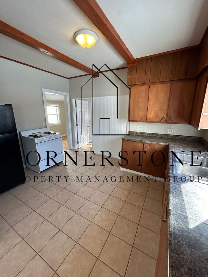 105 3rd St - Photo 5 of 8