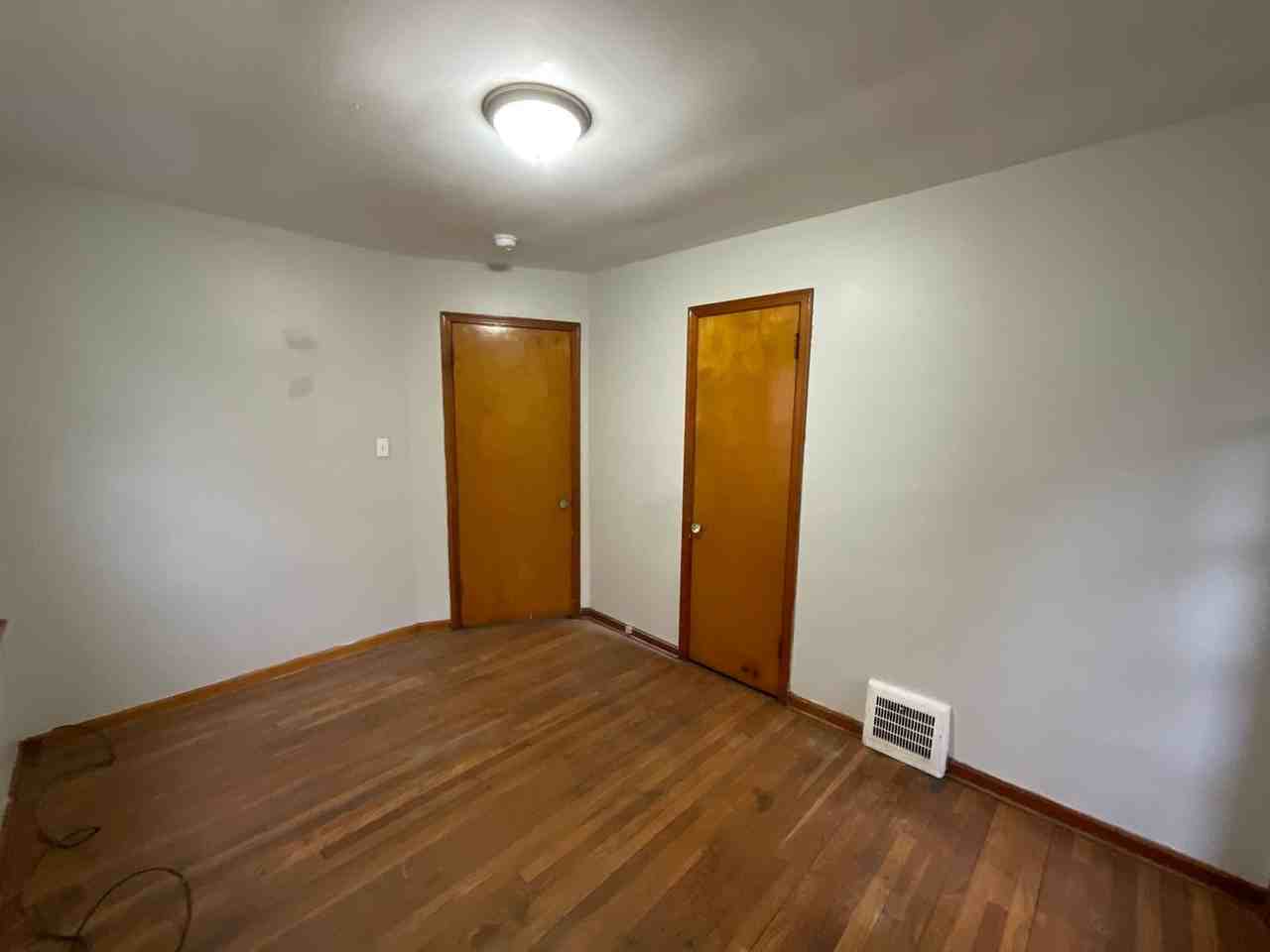 11013 Lincoln Ave - Photo 3 of 29