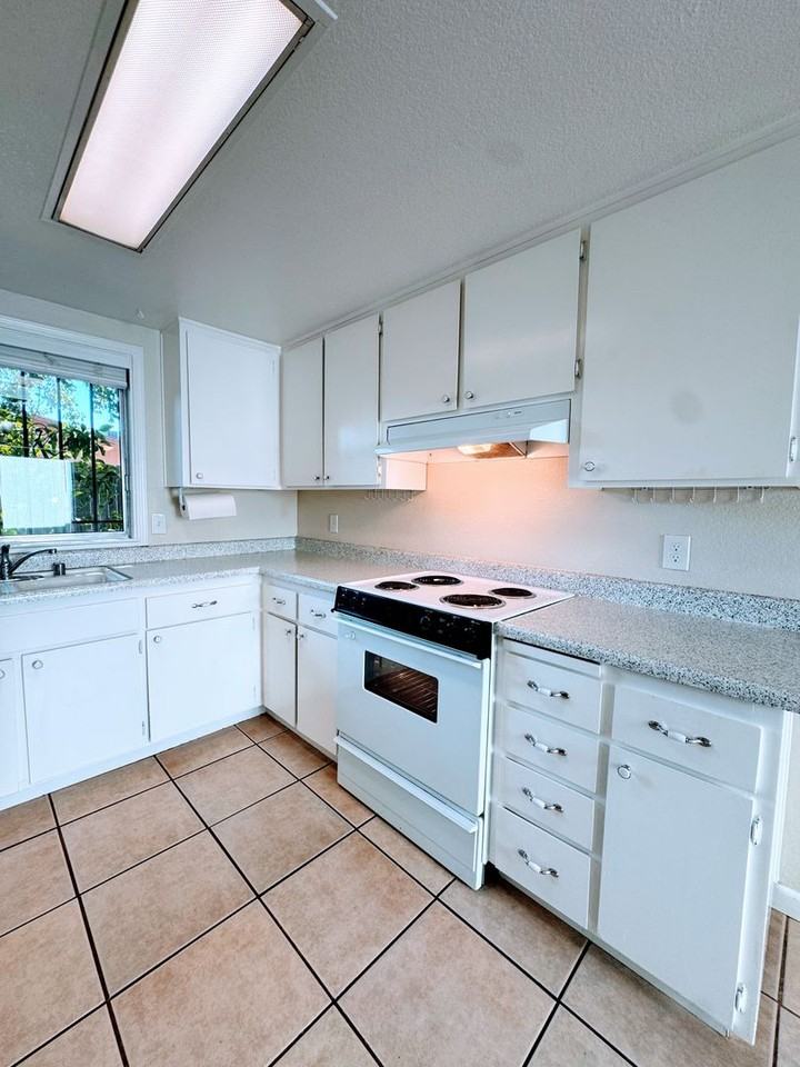 10453 Sierra Crest Dr - Photo 2 of 17