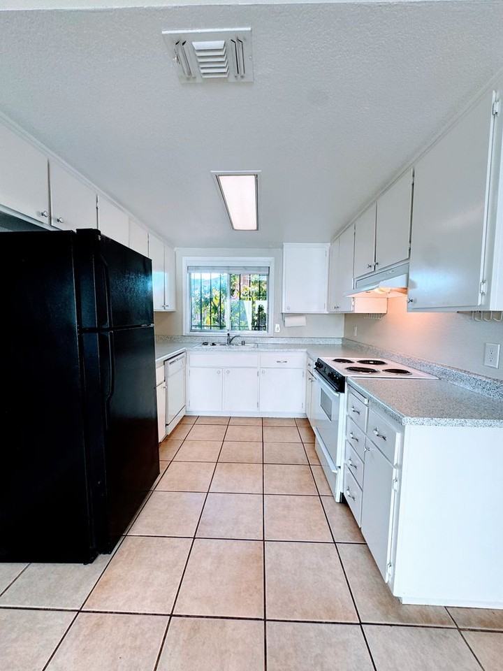 10453 Sierra Crest Dr - Photo 3 of 17
