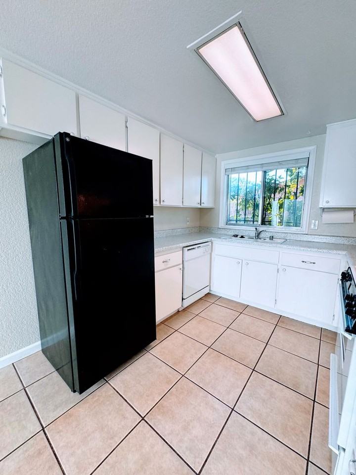 10453 Sierra Crest Dr - Photo 4 of 17