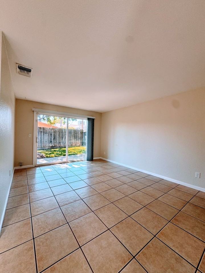 10453 Sierra Crest Dr - Photo 6 of 17