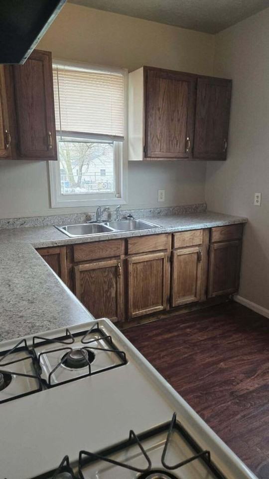 608 Ralston St - Photo 7 of 12