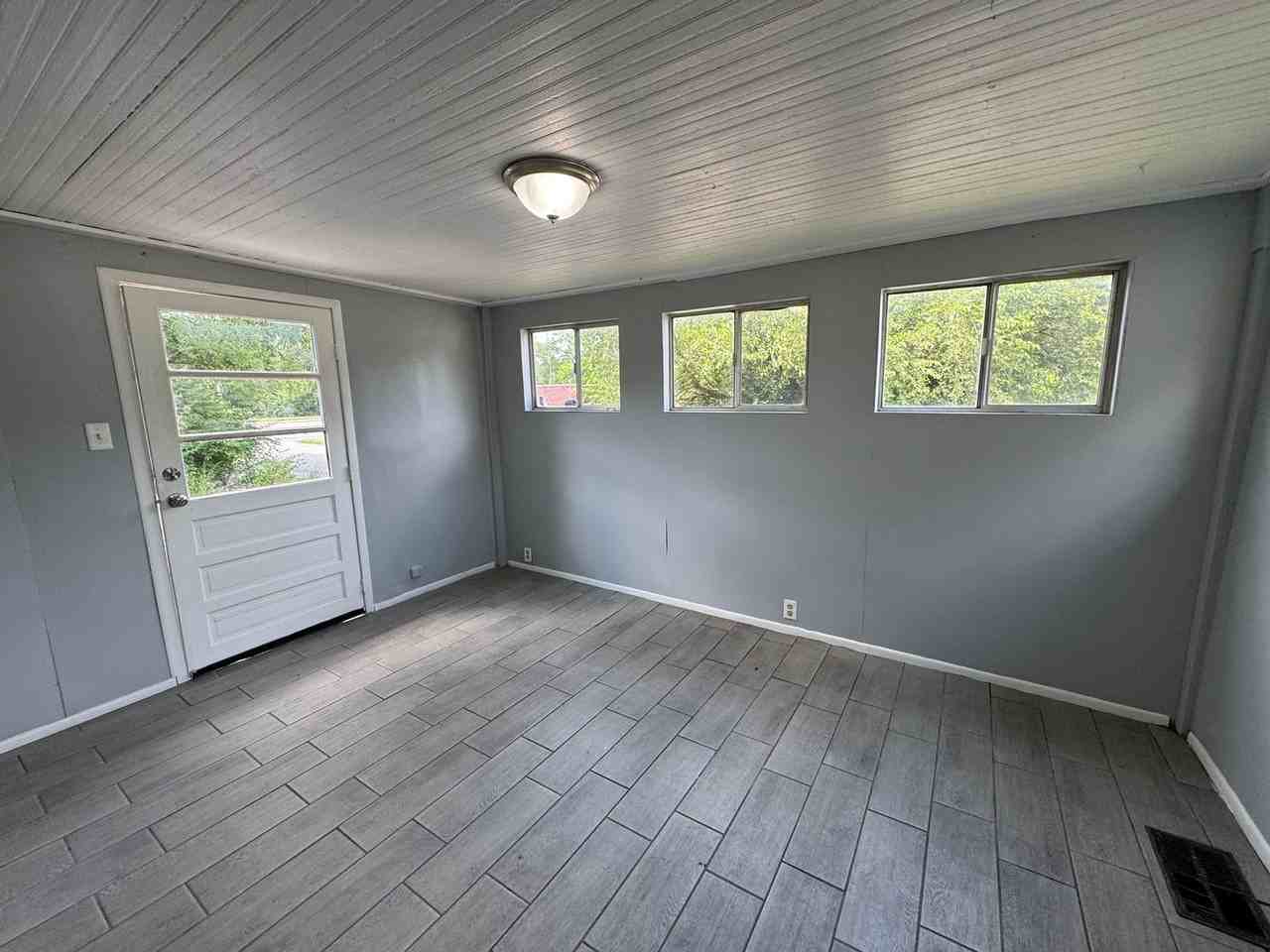 2217 Terrace Ave - Photo 4 of 23