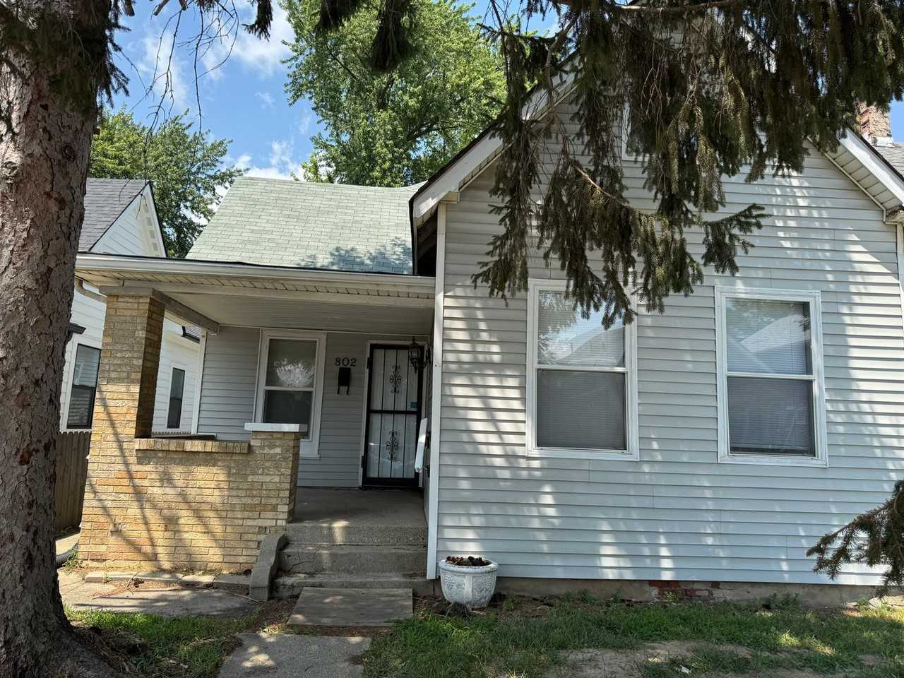 802 Iowa St - Photo 2 of 25