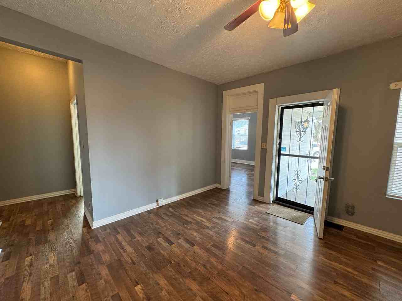 802 Iowa St - Photo 5 of 25