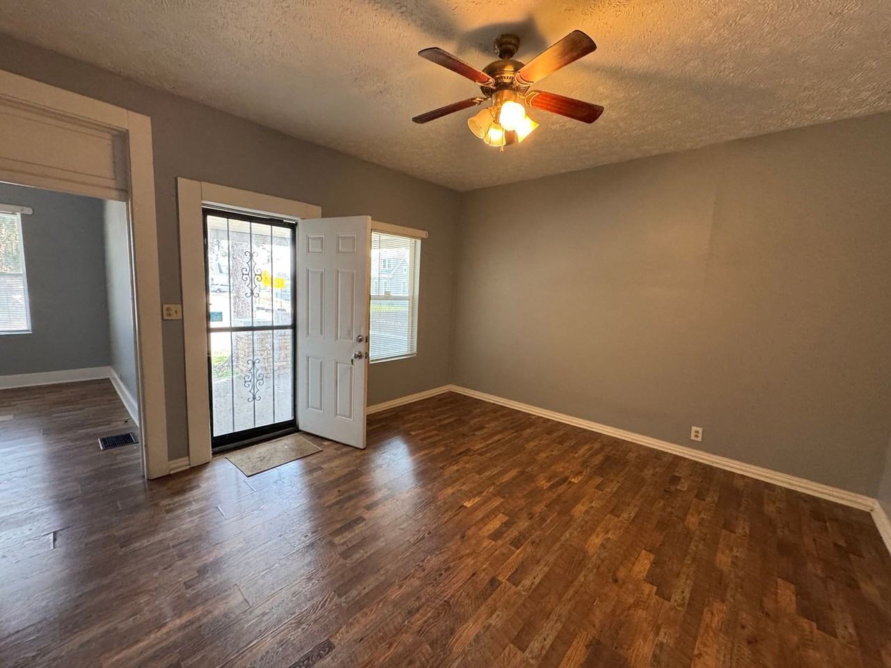 802 Iowa St - Photo 6 of 25