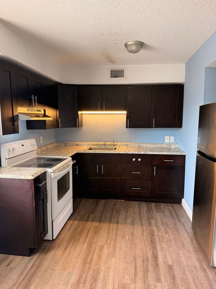 6321 Lenawee St #D1 - Photo 2 of 9
