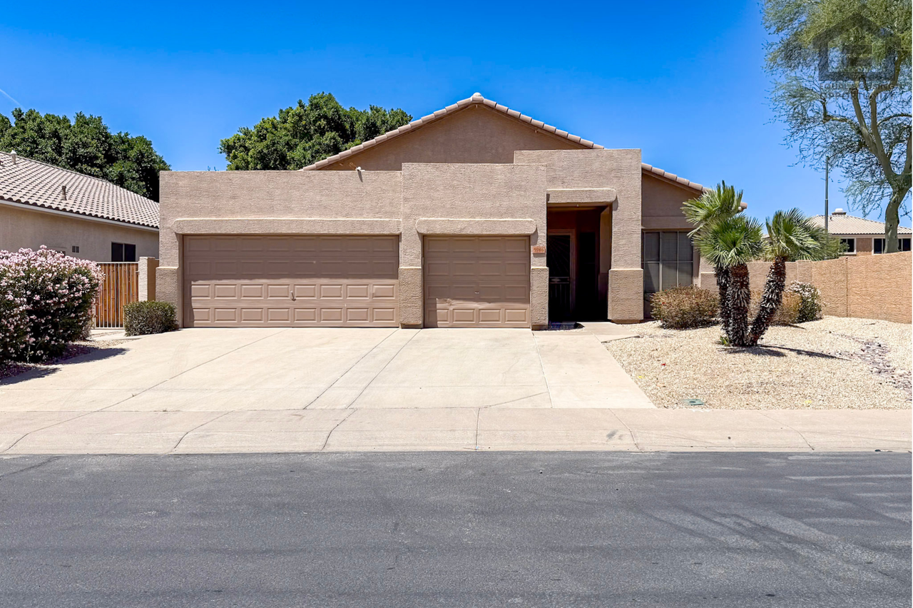 5946 W Sack Dr - Photo 5 of 39