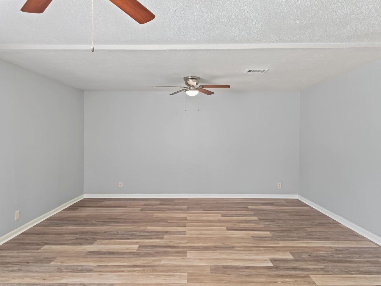 5427 Willow Glen Dr - Photo 3 of 21