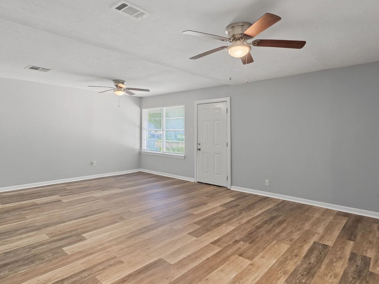 5427 Willow Glen Dr - Photo 4 of 21